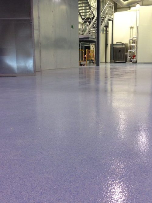 Suelo multicapa cuarzo color realizado con resina epoxi.