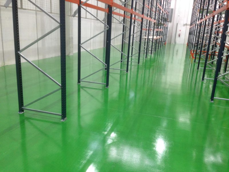 Nave industrial pintada con resina epoxi RAL 6001