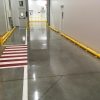 Pavimento de hormigón fratasado con un acabado brillante