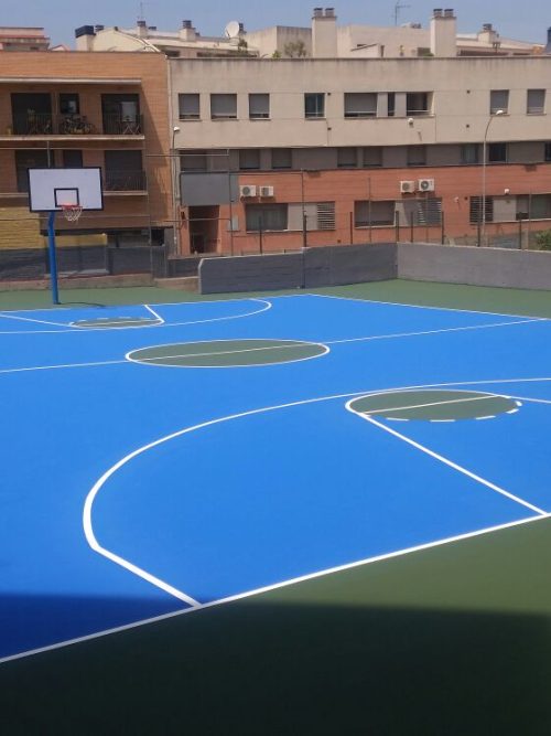 Pavimento deportivo de asfáltico y slurry para una pista de baloncesto