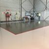 Señalización de un área de trabajo en una nave industrial