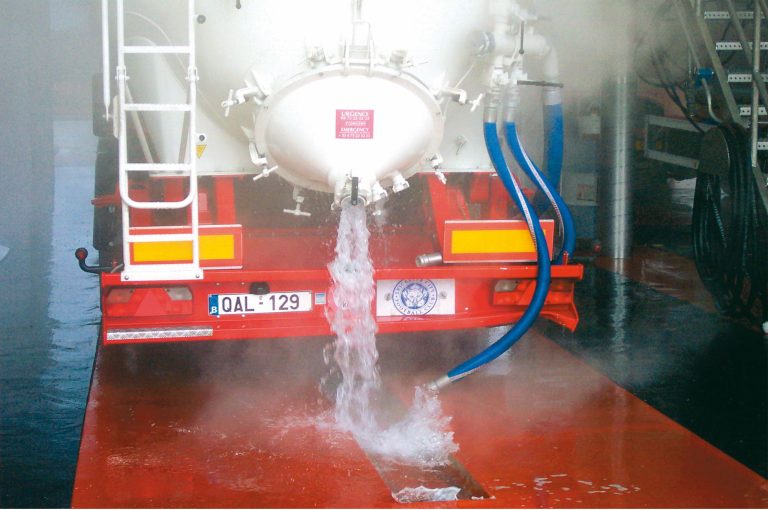 Pavimento Ucrete para una zona de lavado de cisternas